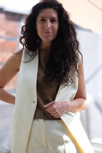 willow vest light yellow