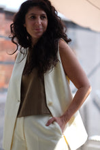 willow vest light yellow