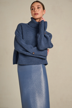 AMI PULL CLOUDY BLUE - MARCH23