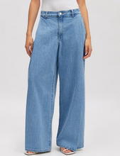 Alani pleated jeans