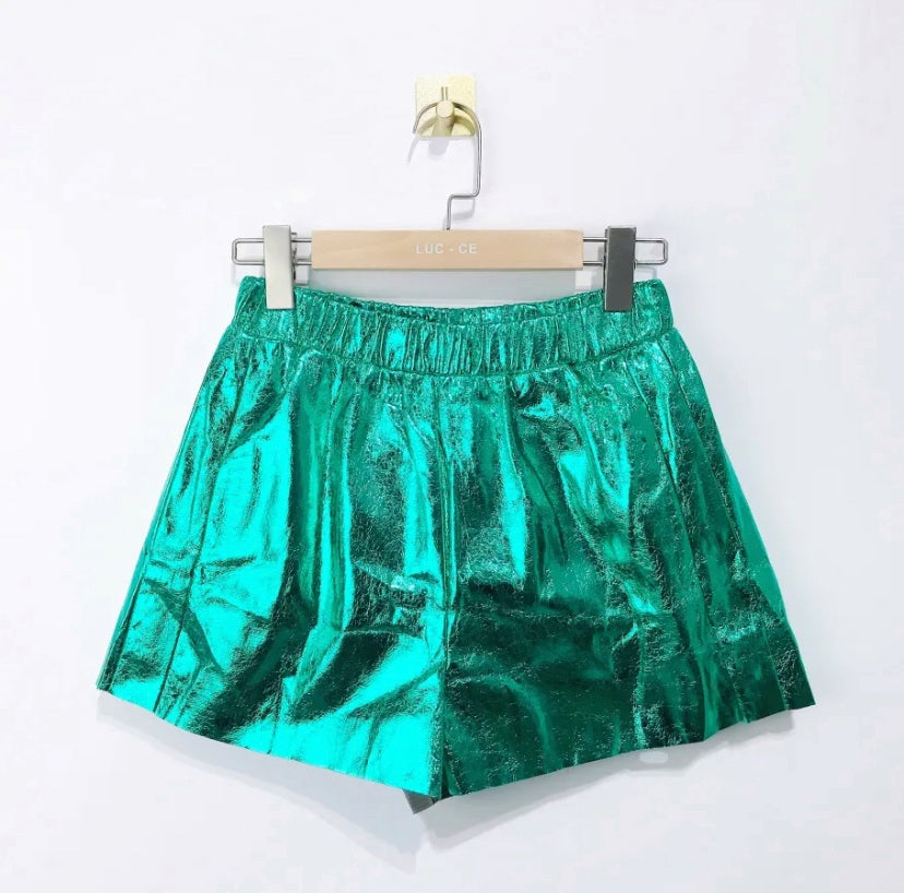 SHINY PU SHORT GREEN